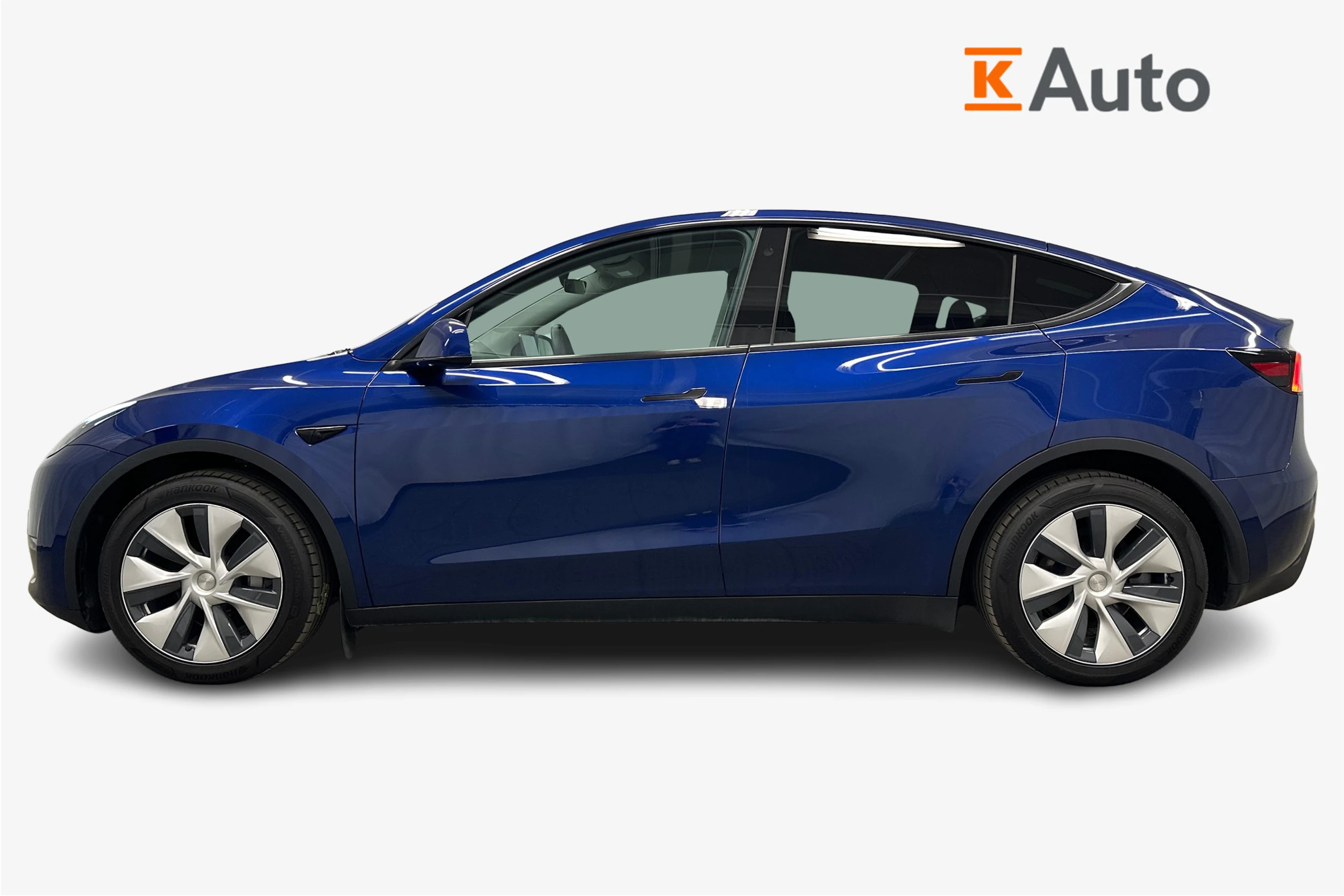 sininen Tesla Model Y 2022 kuva 5.