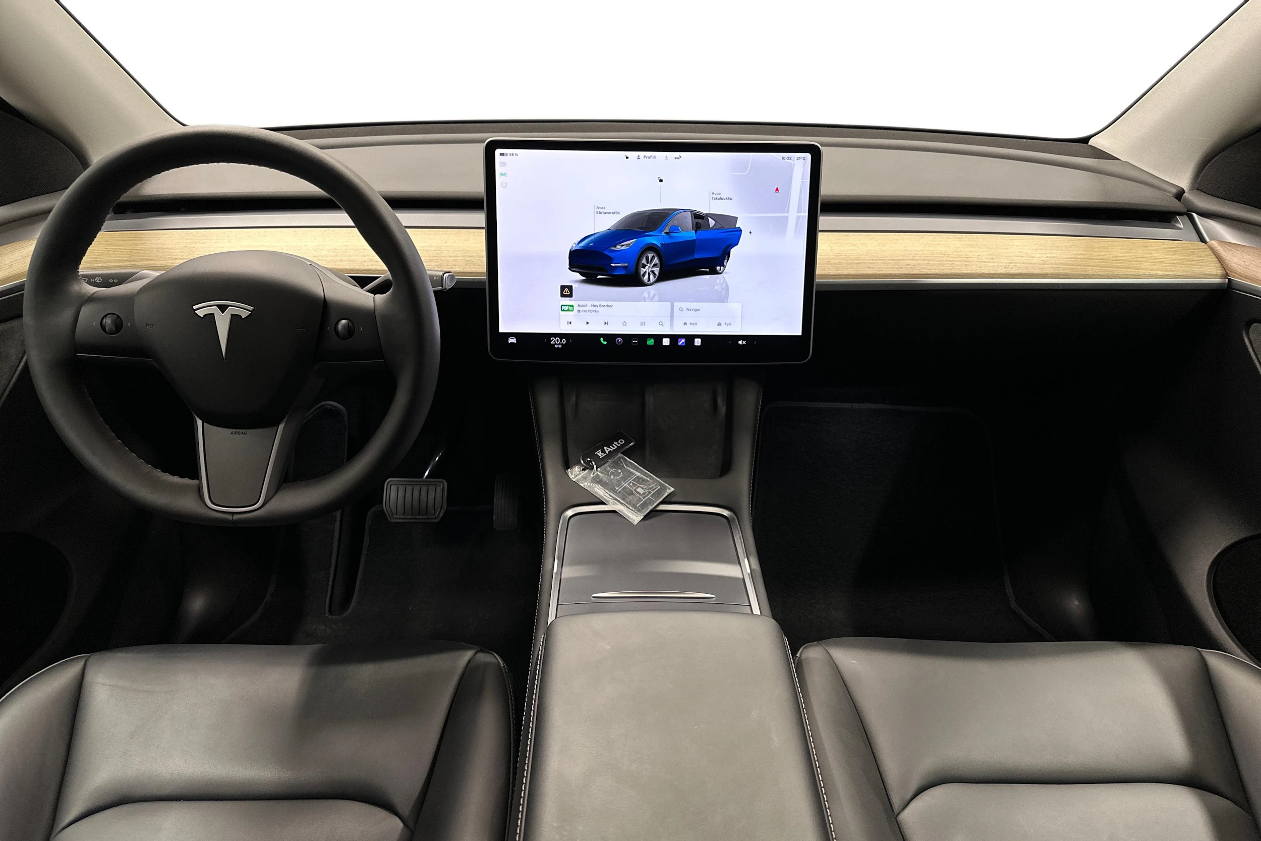 sininen Tesla Model Y 2022 kuva 7.