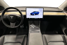 sininen Tesla Model Y 2022 kuva 7.