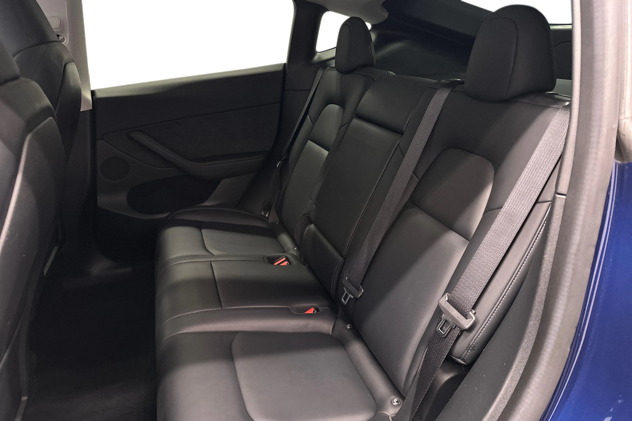 sininen Tesla Model Y 2022 kuva 8.