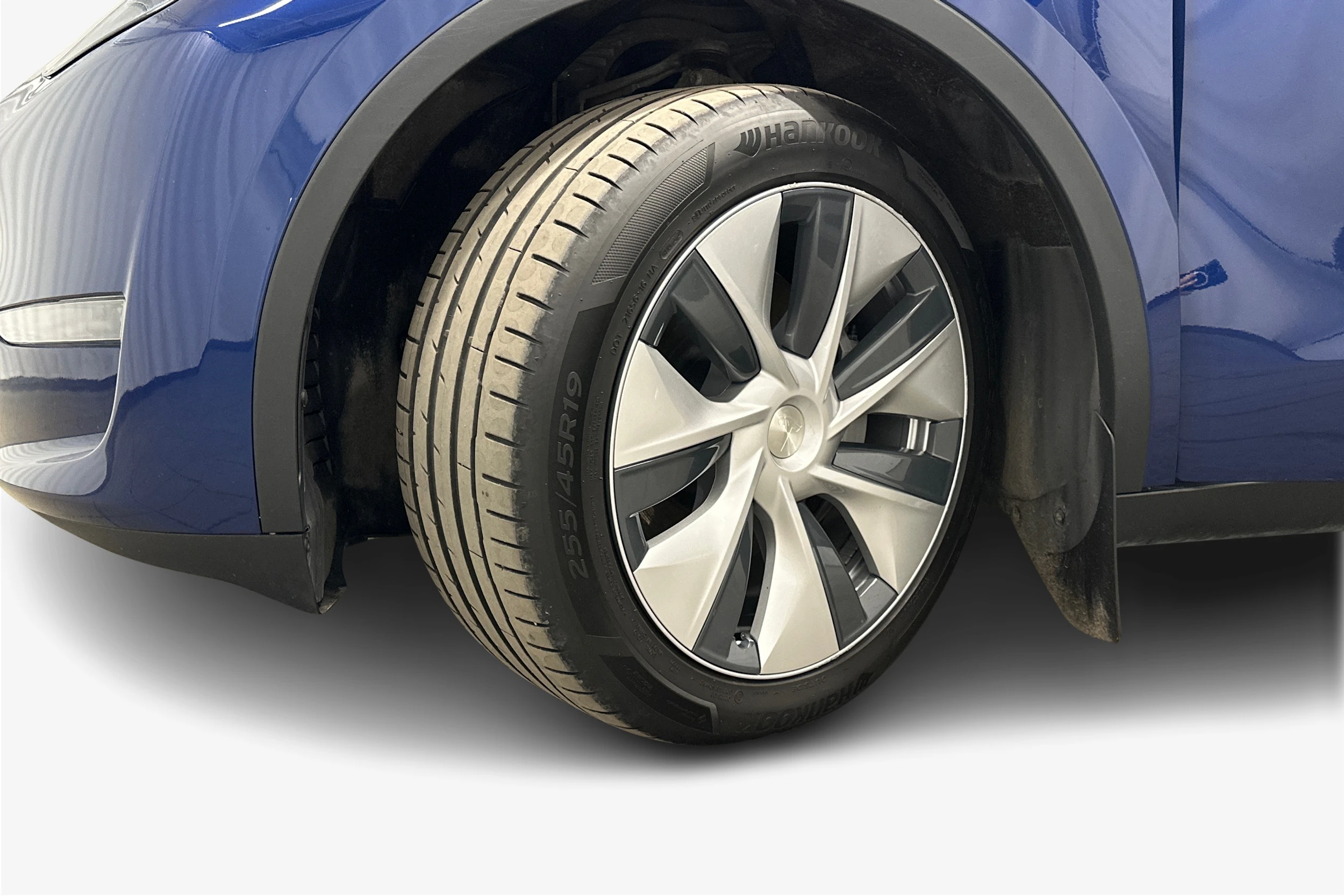 sininen Tesla Model Y 2022 kuva 9.