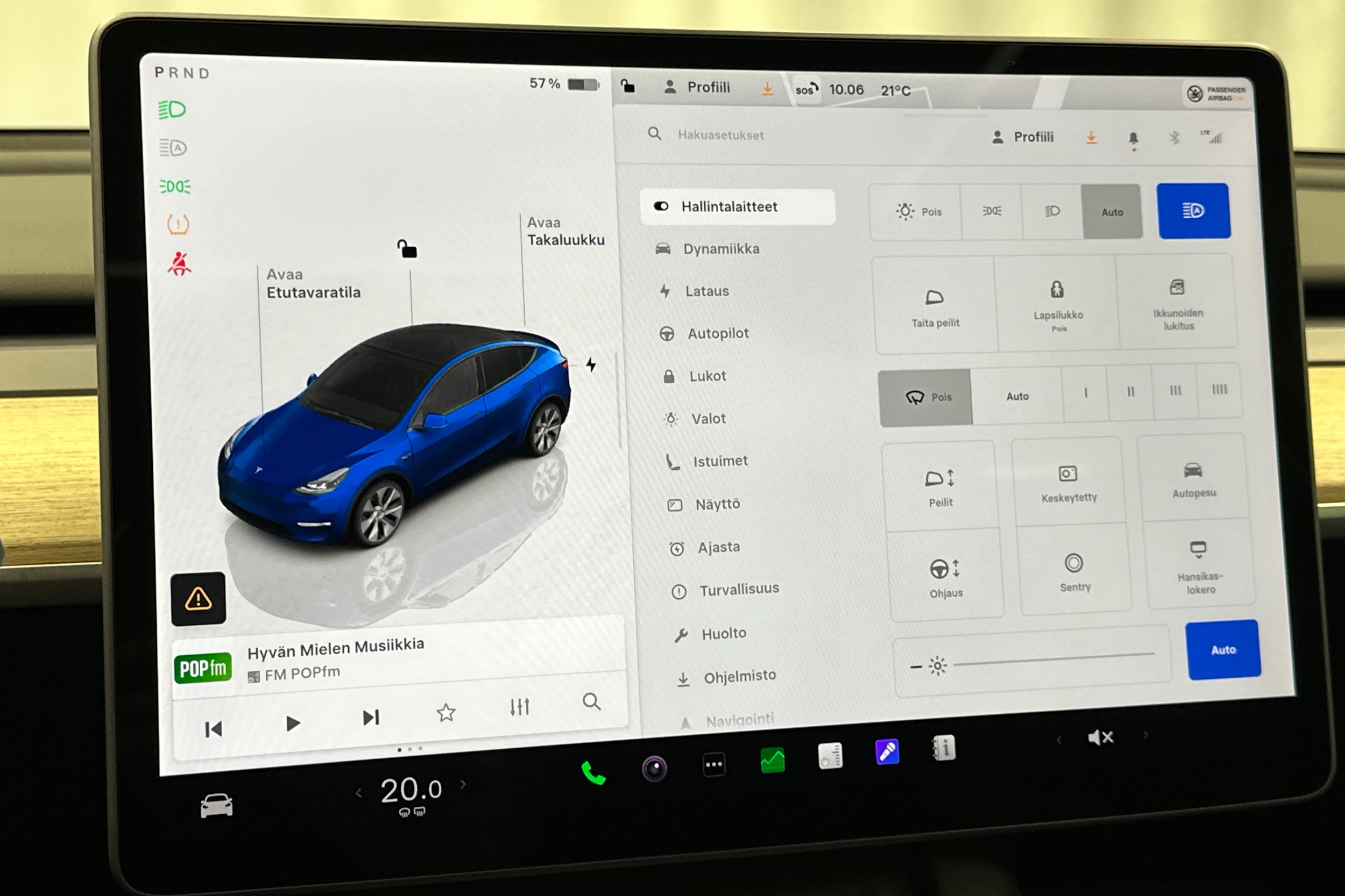 sininen Tesla Model Y 2022 kuva 15.