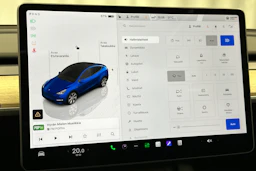 sininen Tesla Model Y 2022 kuva 15.