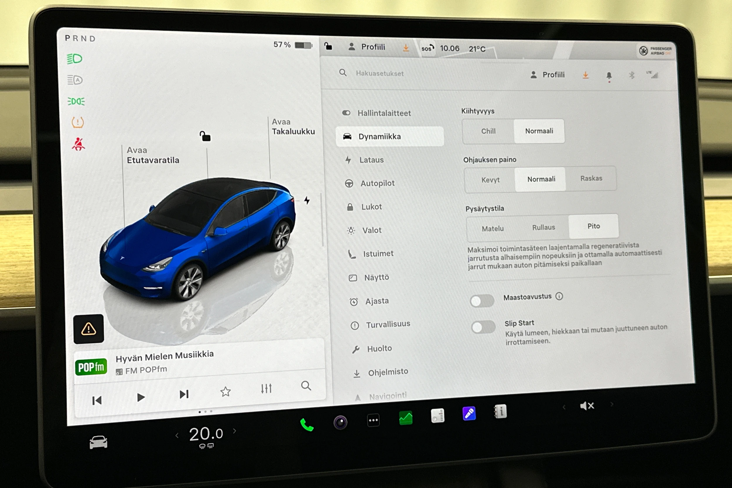sininen Tesla Model Y 2022 kuva 16.