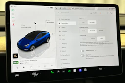 sininen Tesla Model Y 2022 kuva 16.