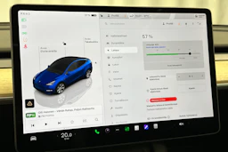 sininen Tesla Model Y 2022 kuva 17.