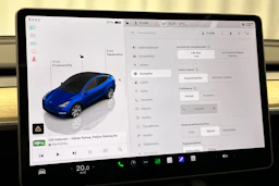 sininen Tesla Model Y 2022 kuva 18.