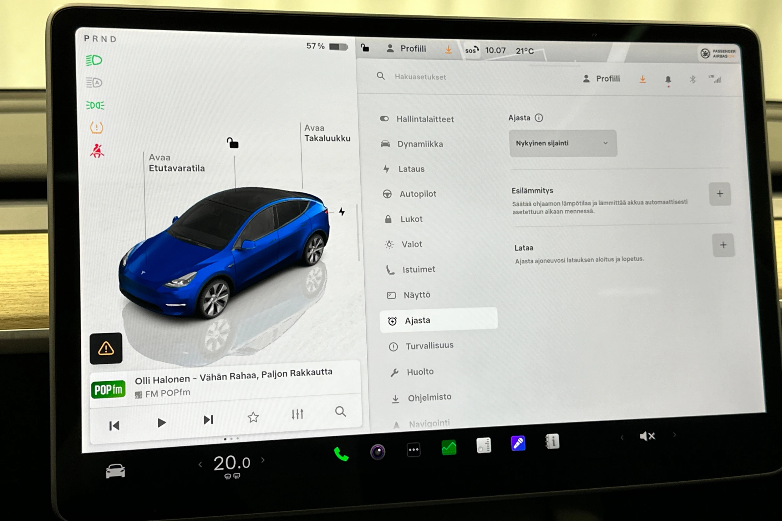 sininen Tesla Model Y 2022 kuva 19.