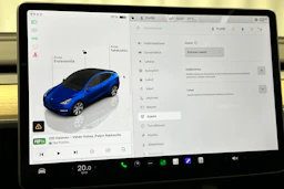 sininen Tesla Model Y 2022 kuva 19.