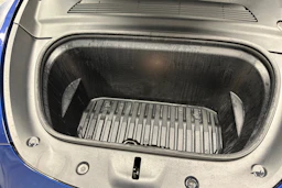 sininen Tesla Model Y 2022 kuva 34.