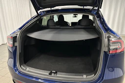 sininen Tesla Model Y 2022 kuva 35.