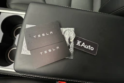 sininen Tesla Model Y 2022 kuva 39.