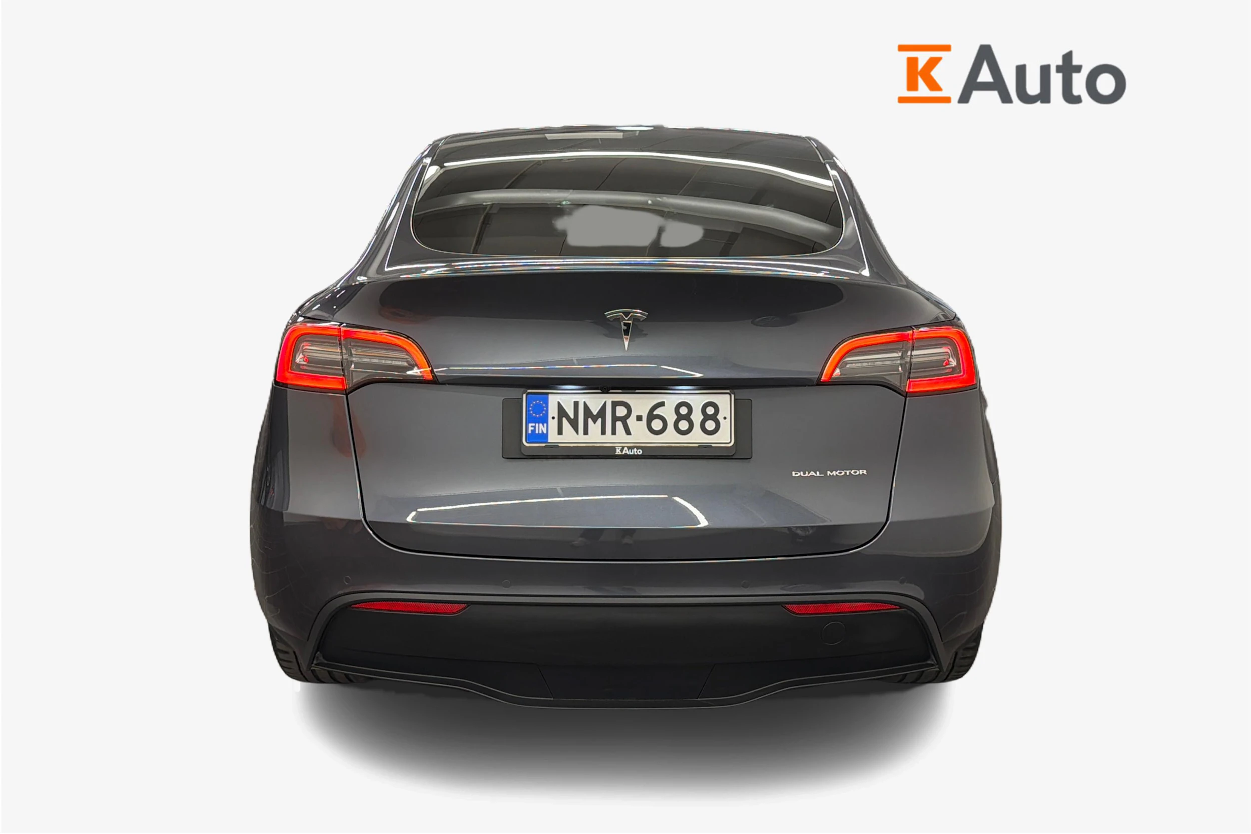 harmaa Tesla Model Y 2022 kuva 3.