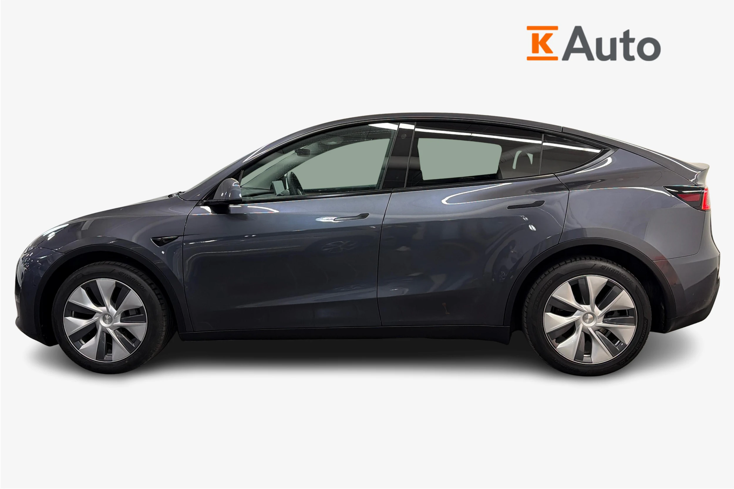 harmaa Tesla Model Y 2022 kuva 5.
