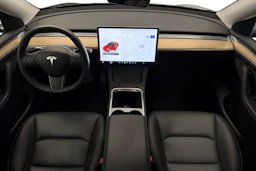 harmaa Tesla Model Y 2022 kuva 7.