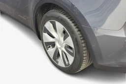 harmaa Tesla Model Y 2022 kuva 9.