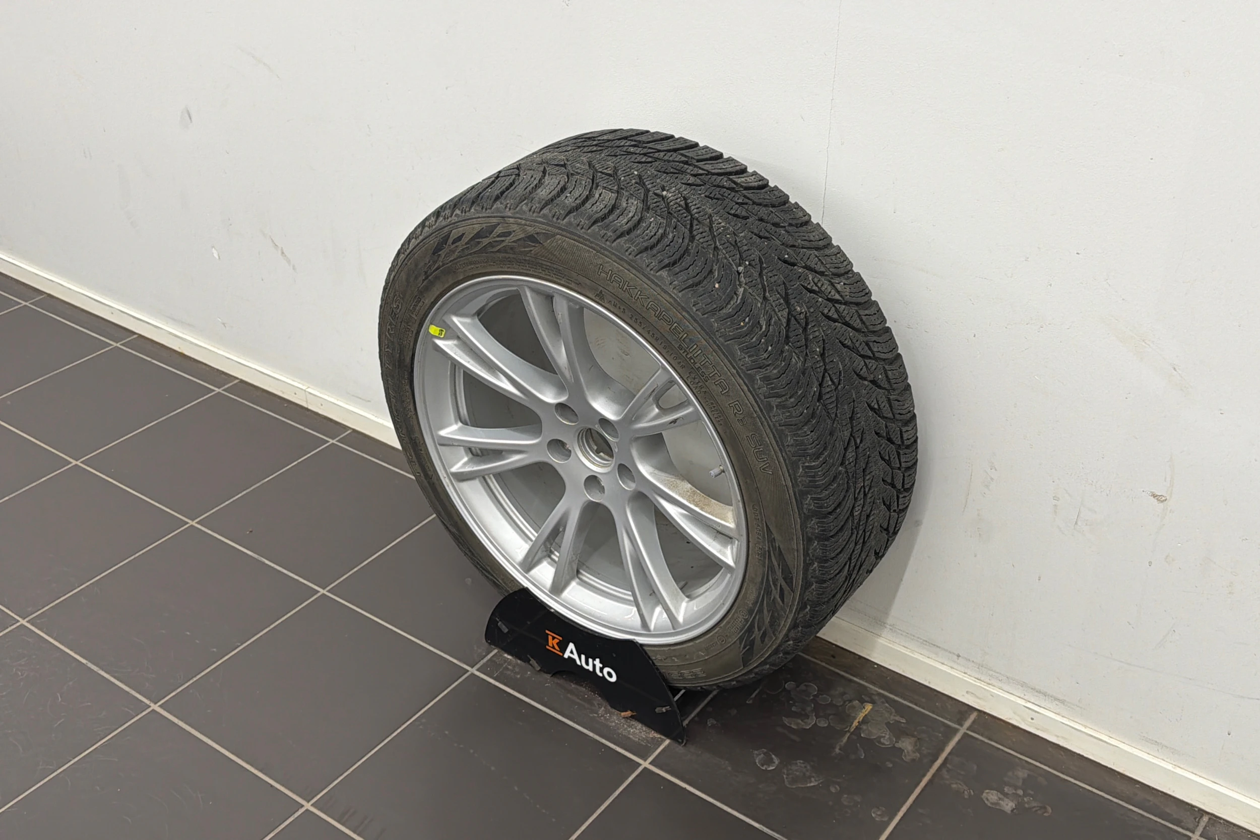 harmaa Tesla Model Y 2022 kuva 10.