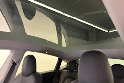 harmaa Tesla Model Y 2022 kuva 14.