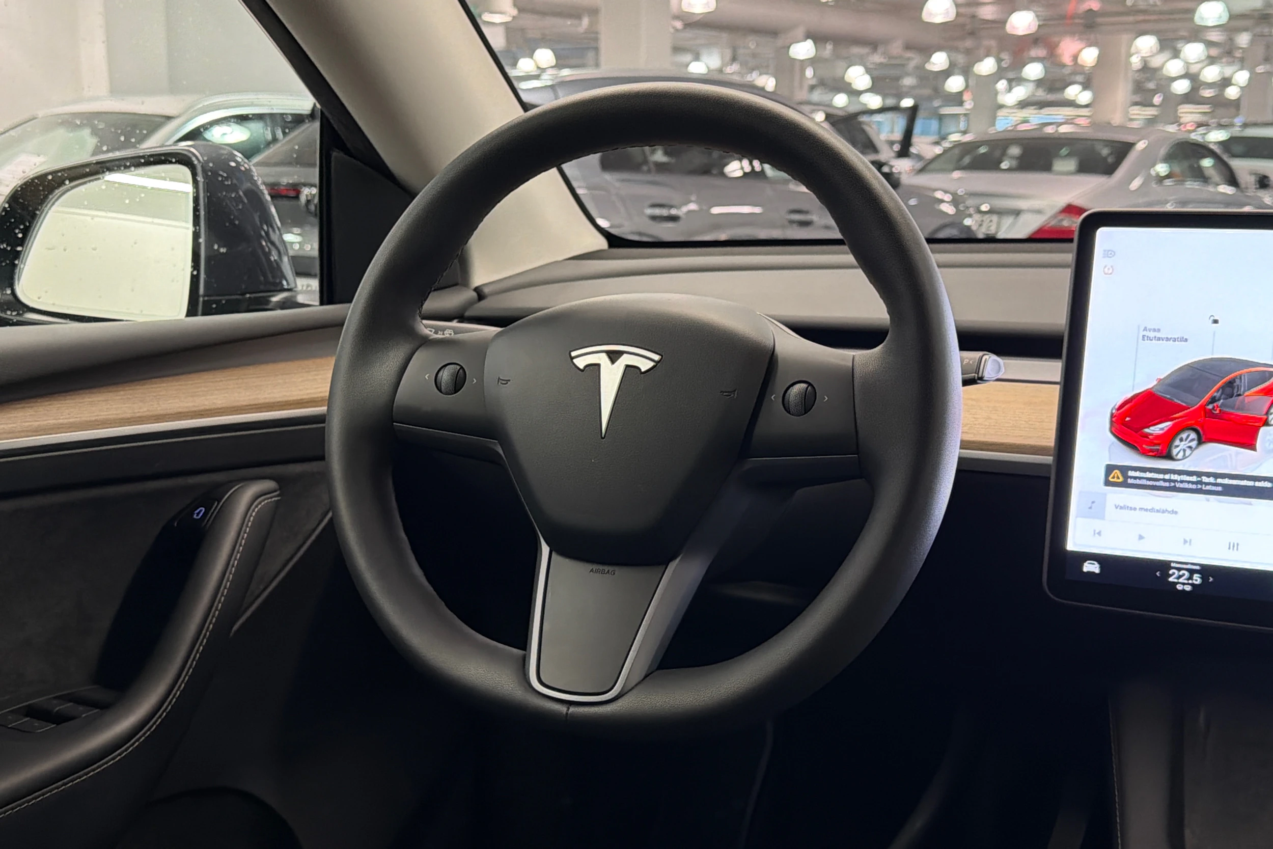 harmaa Tesla Model Y 2022 kuva 15.