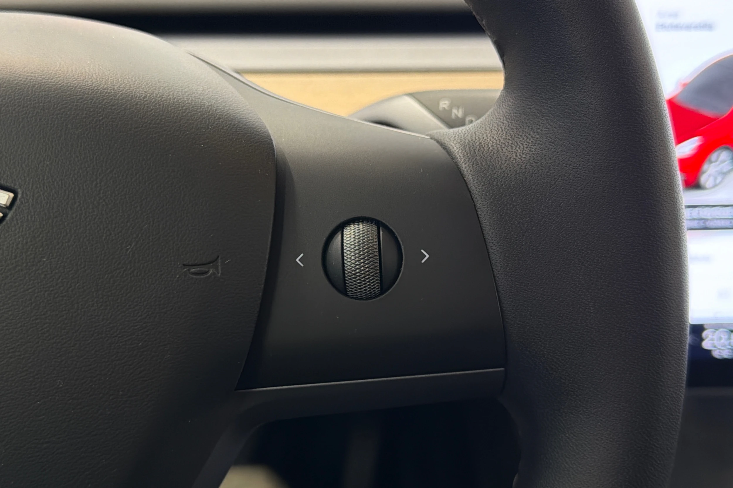 harmaa Tesla Model Y 2022 kuva 17.