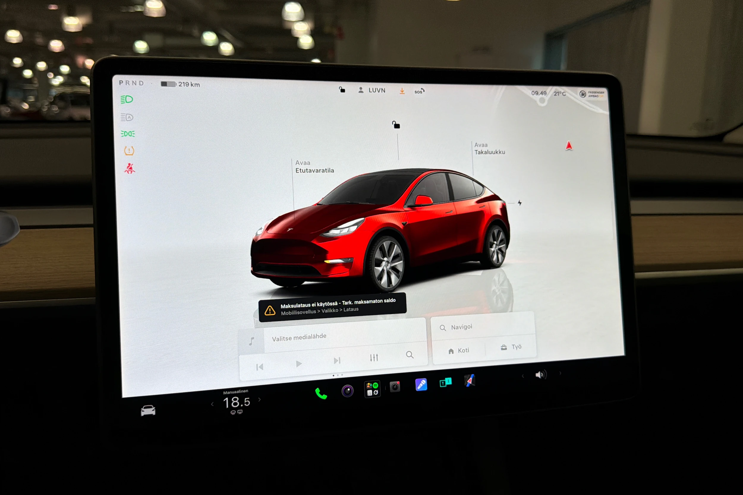 harmaa Tesla Model Y 2022 kuva 19.