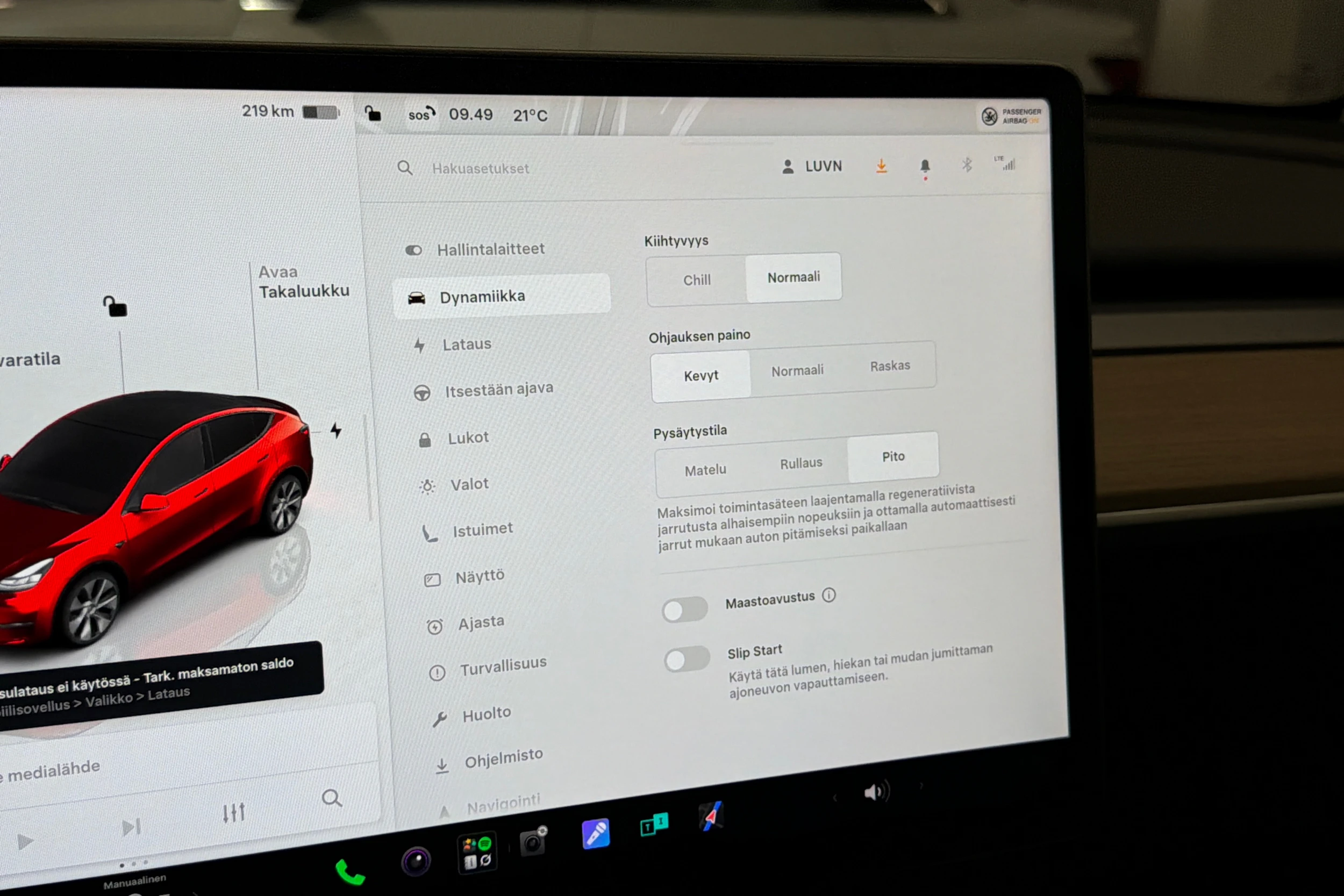 harmaa Tesla Model Y 2022 kuva 21.