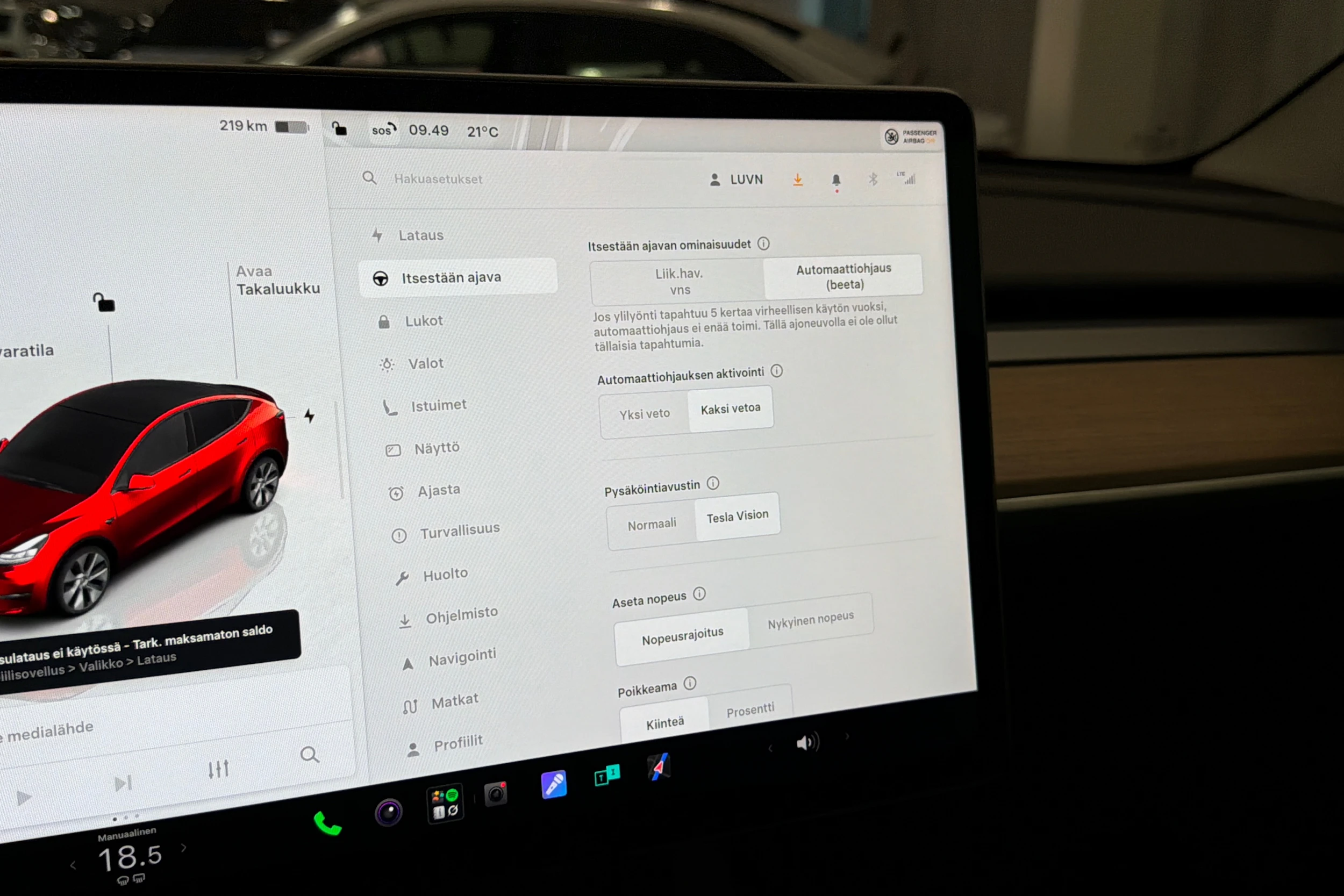 harmaa Tesla Model Y 2022 kuva 22.