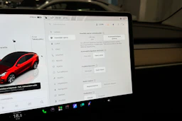 harmaa Tesla Model Y 2022 kuva 22.