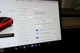 harmaa Tesla Model Y 2022 kuva 24.
