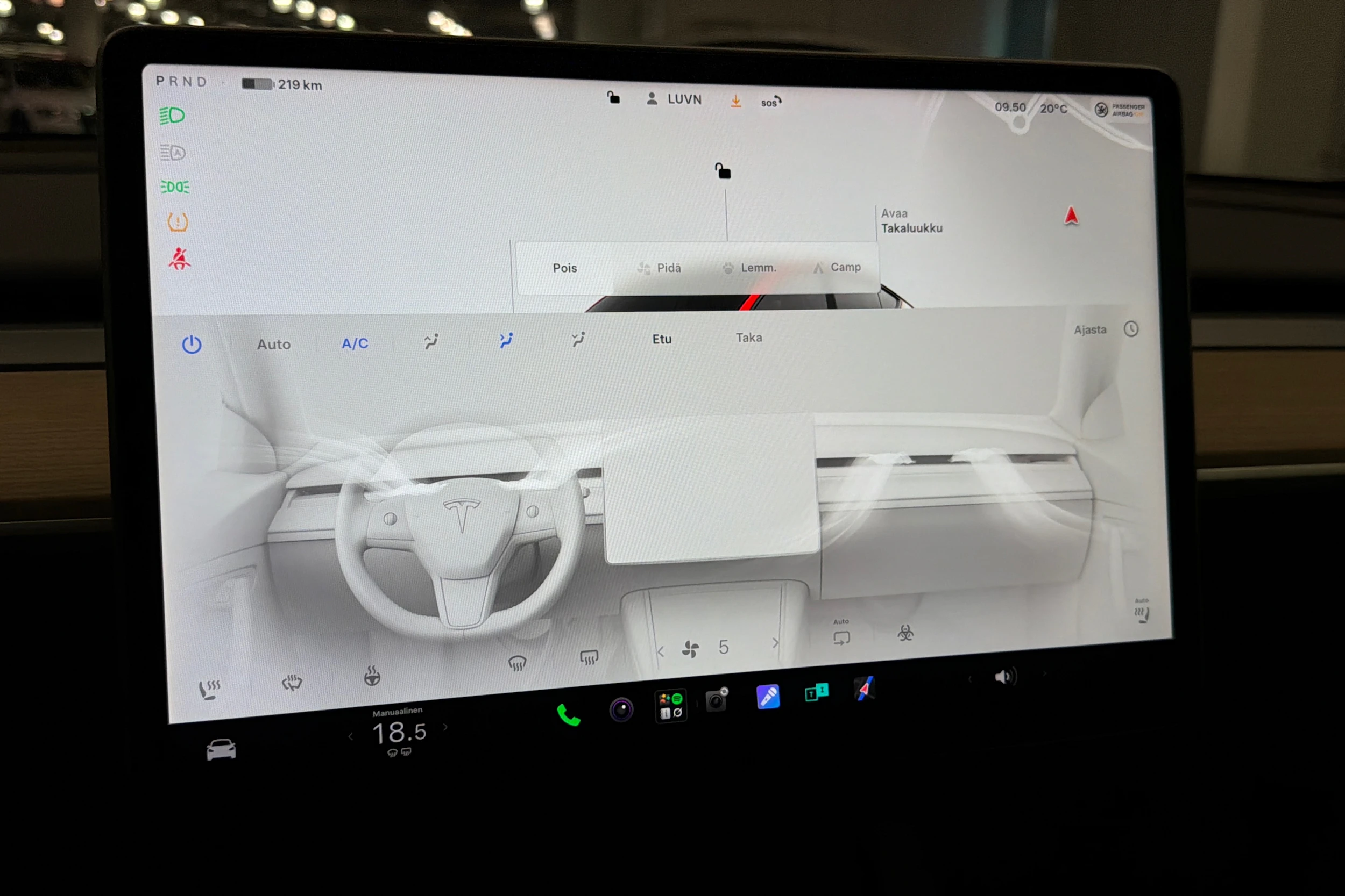 harmaa Tesla Model Y 2022 kuva 25.