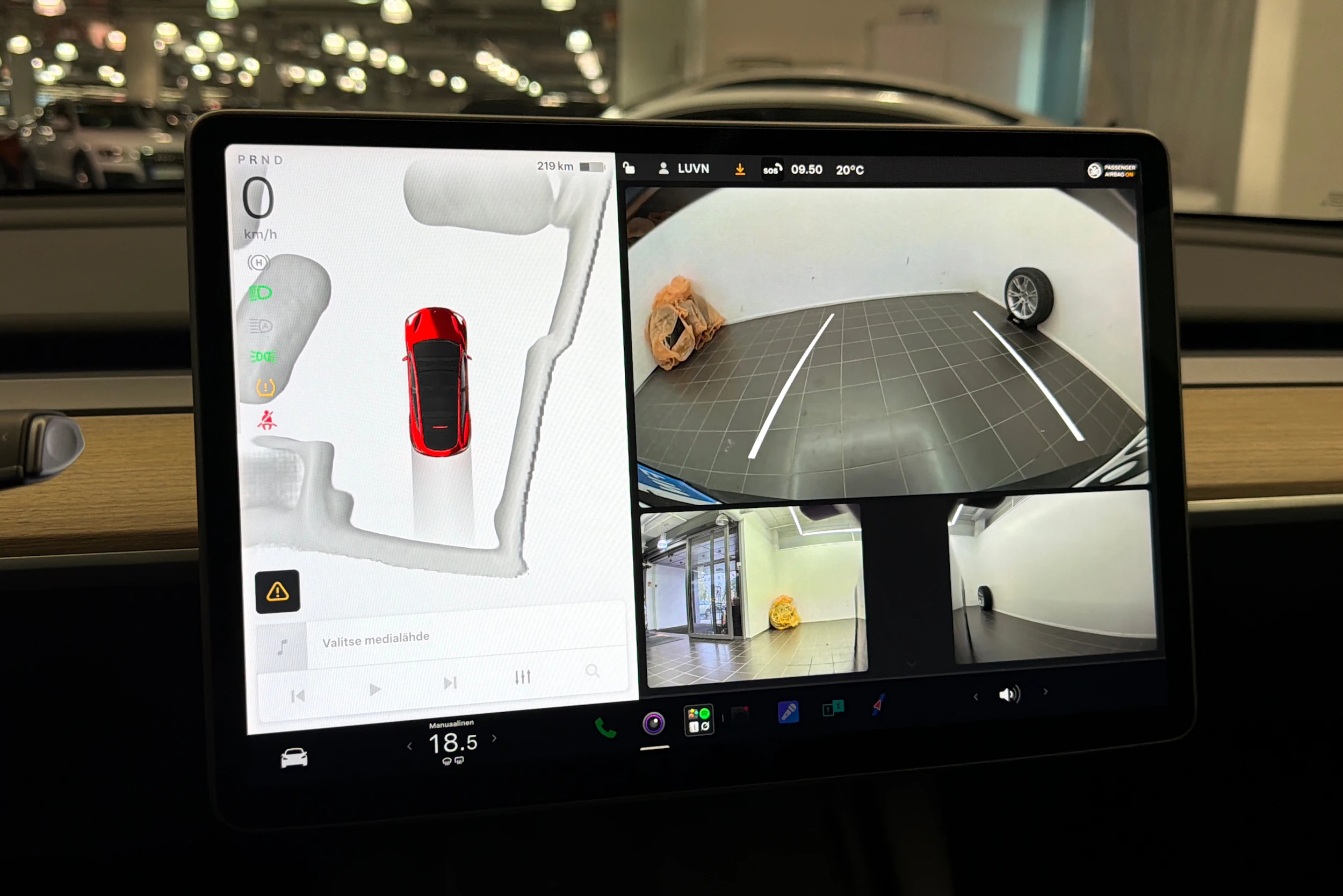 harmaa Tesla Model Y 2022 kuva 26.