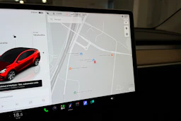 harmaa Tesla Model Y 2022 kuva 27.