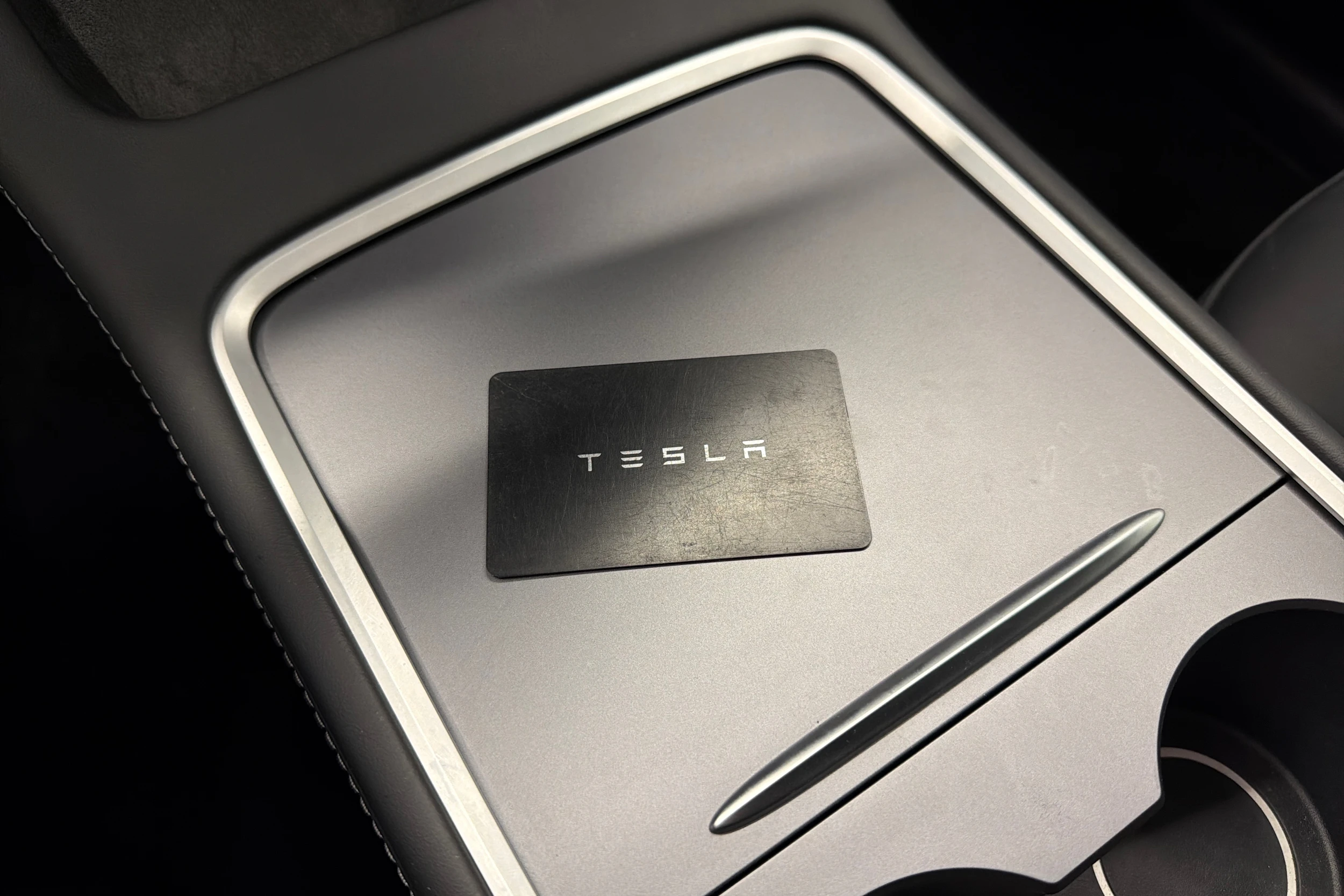 harmaa Tesla Model Y 2022 kuva 29.