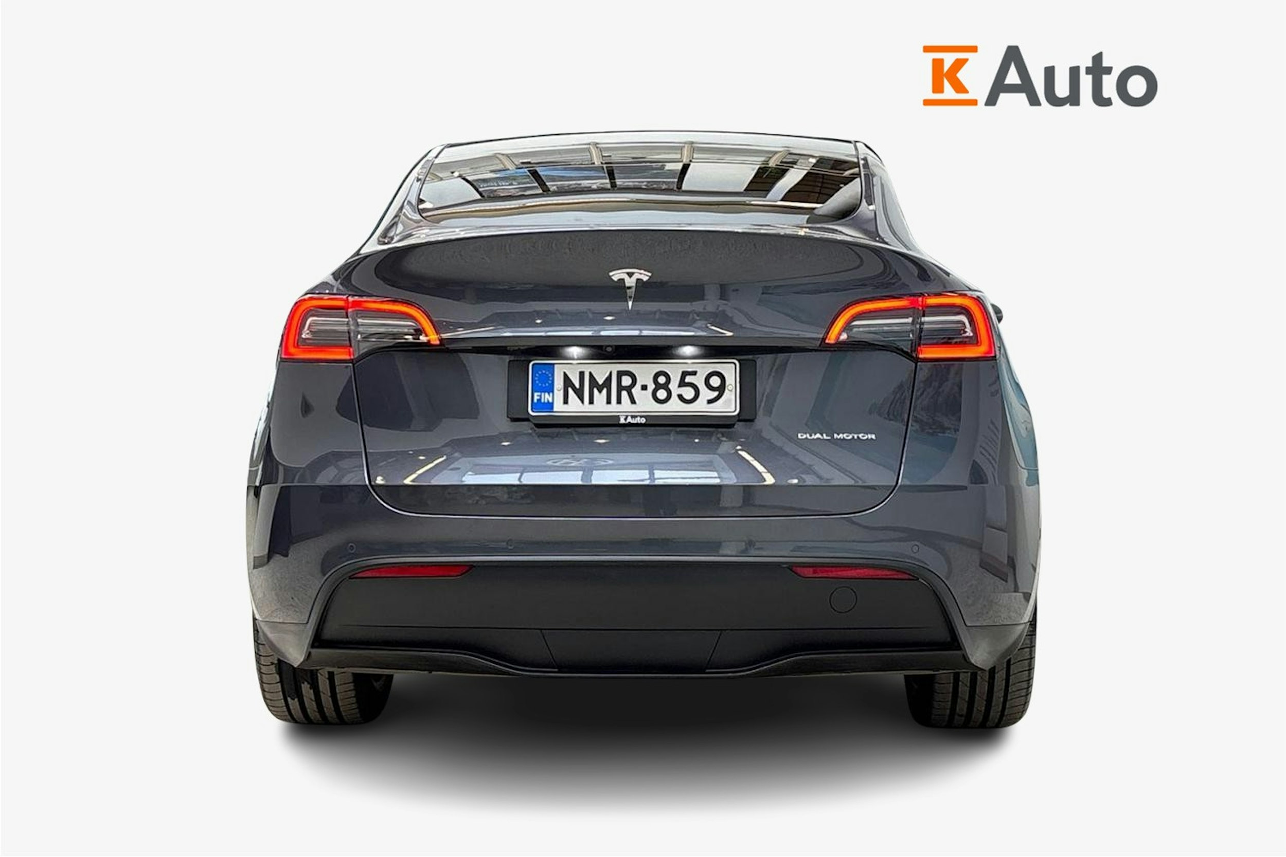 harmaa Tesla Model Y 2022 kuva 3.