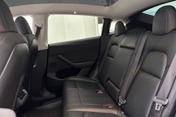 harmaa Tesla Model Y 2022 kuva 8.