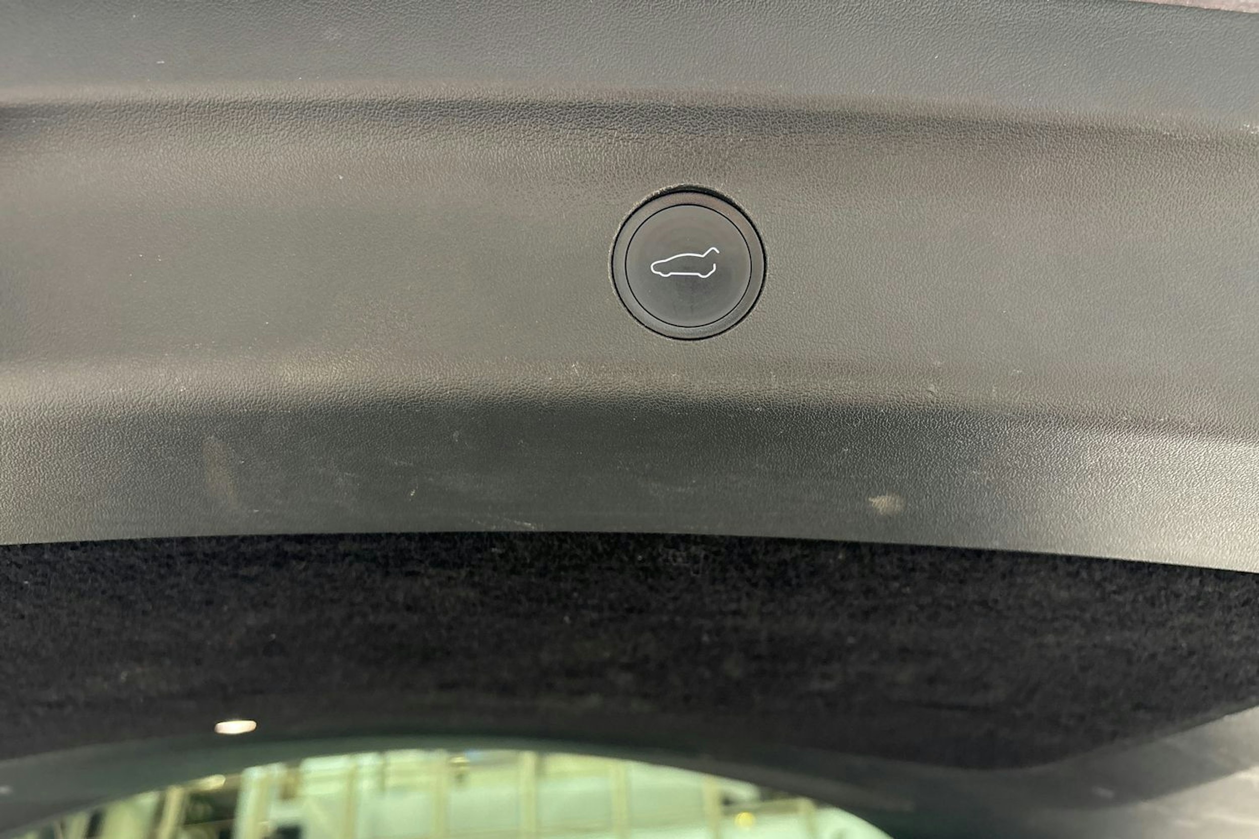 harmaa Tesla Model Y 2022 kuva 12.