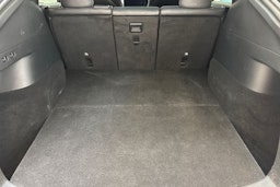 harmaa Tesla Model Y 2022 kuva 15.