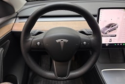 harmaa Tesla Model Y 2022 kuva 21.