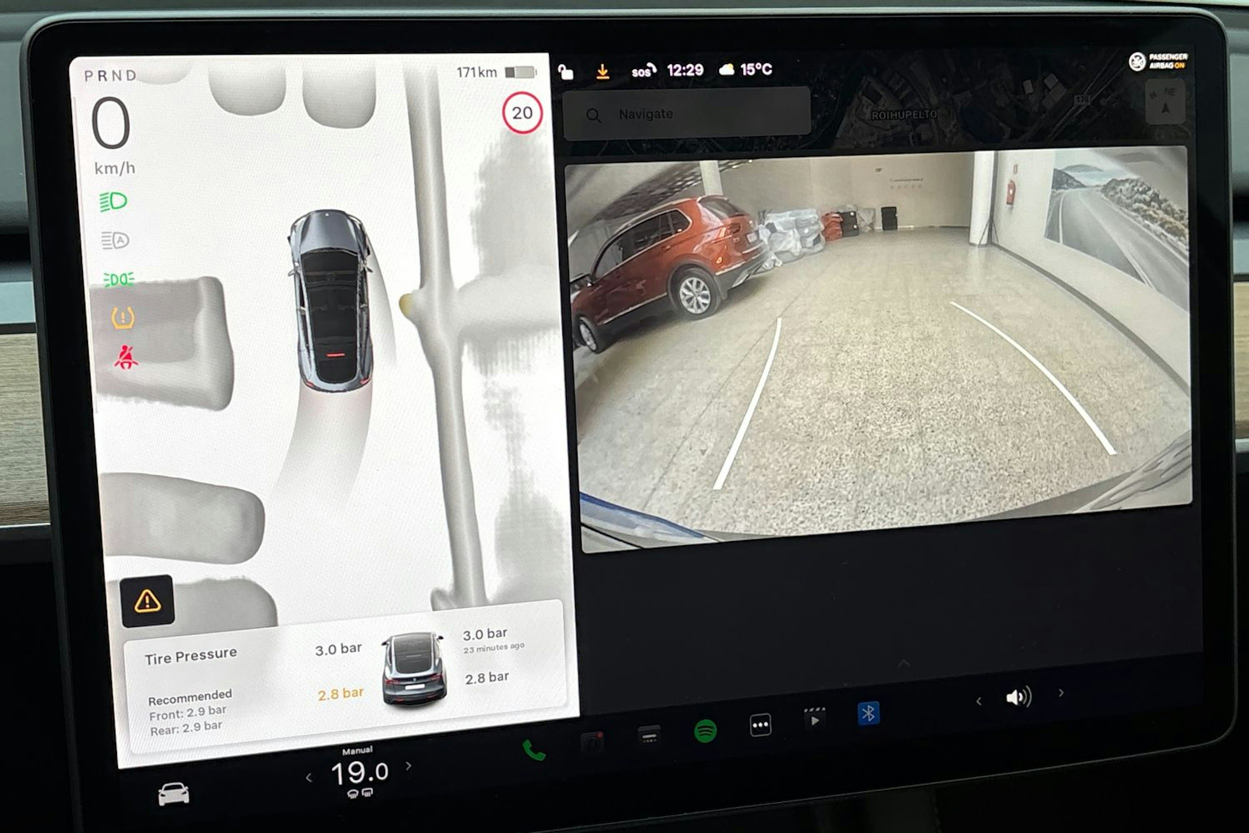 harmaa Tesla Model Y 2022 kuva 22.