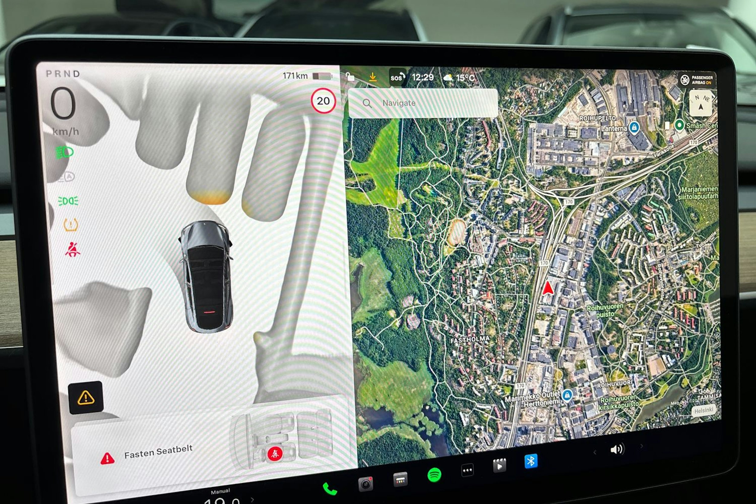 harmaa Tesla Model Y 2022 kuva 23.