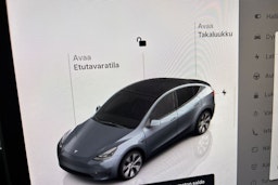 harmaa Tesla Model Y 2022 kuva 24.