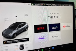 harmaa Tesla Model Y 2022 kuva 26.