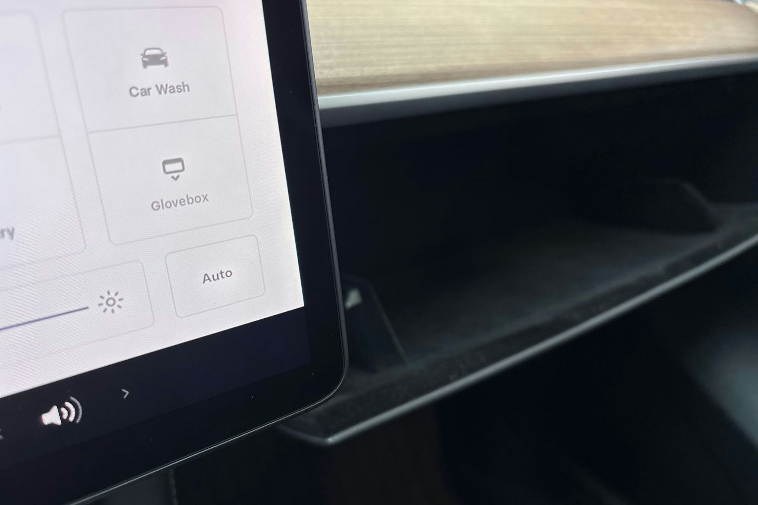 harmaa Tesla Model Y 2022 kuva 29.