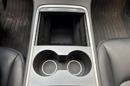harmaa Tesla Model Y 2022 kuva 31.