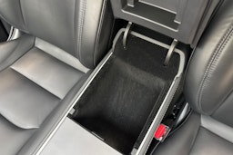 harmaa Tesla Model Y 2022 kuva 32.