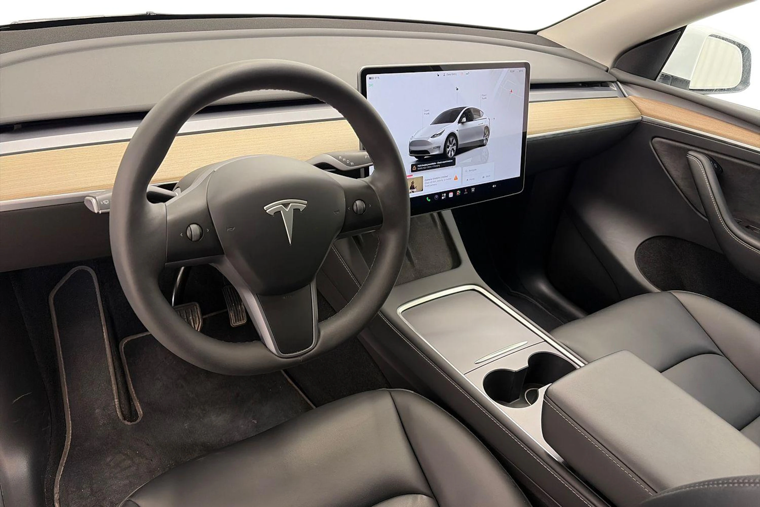 valkoinen Tesla Model Y 2022 kuva 6.