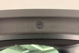 valkoinen Tesla Model Y 2022 kuva 12.