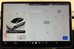 valkoinen Tesla Model Y 2022 kuva 19.