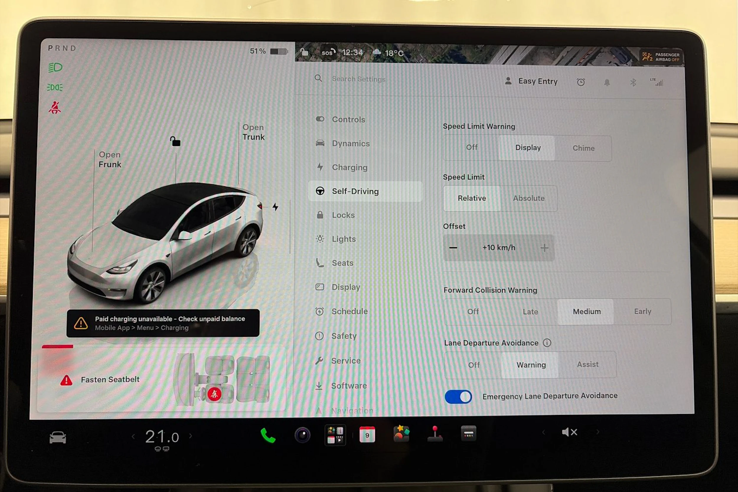 valkoinen Tesla Model Y 2022 kuva 21.