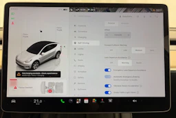 valkoinen Tesla Model Y 2022 kuva 22.